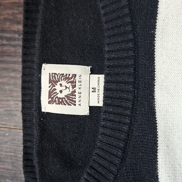 3/$45-Anne Klein Striped Knit Short Sleeve Shirt with Side Zip, Medium - Picture 7 of 13